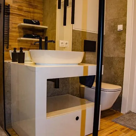 Nautica Lux * 吉日茨科