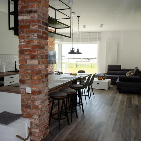 Nautica Lux 吉日茨科